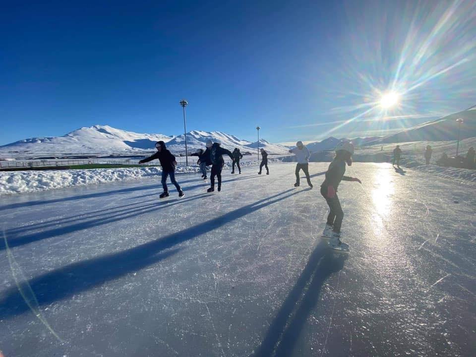 Skautaunnendur á Dalvík síðasta vetur - Mynd fengin af Facebook-síðu skautasvellsins á Dalvík, https…