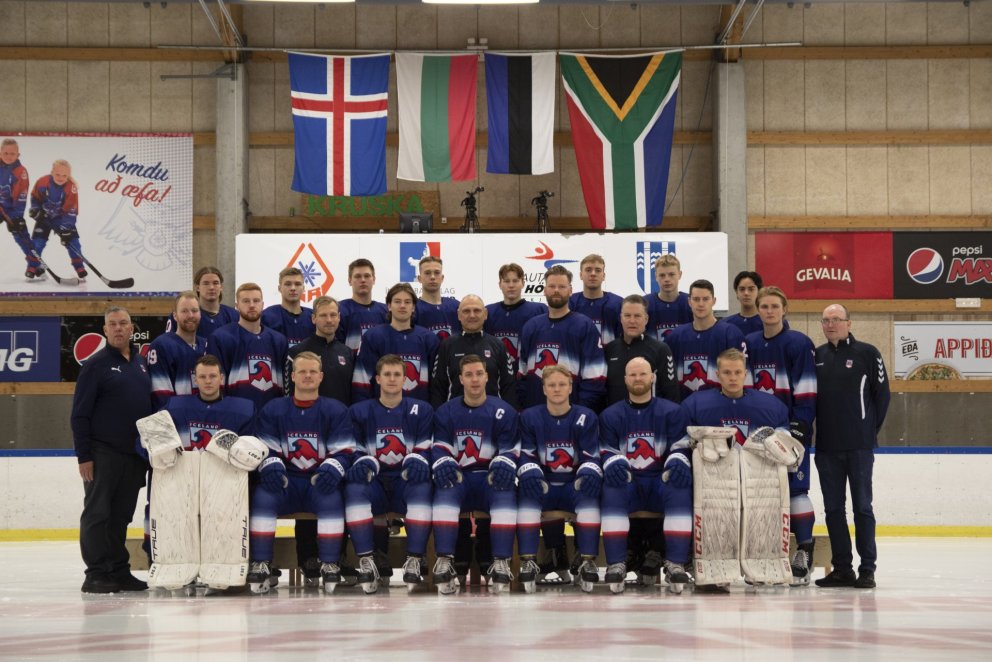 Liðsmynd sem tekin var á mótinu