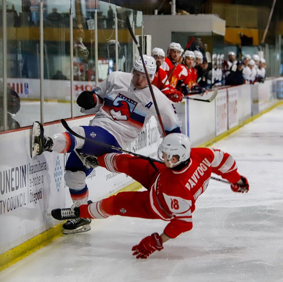 Gunnar Aðalgeir Arason í baráttunni í leik við Georgíu á HM Div2B í Nýja Sjálandi 2025