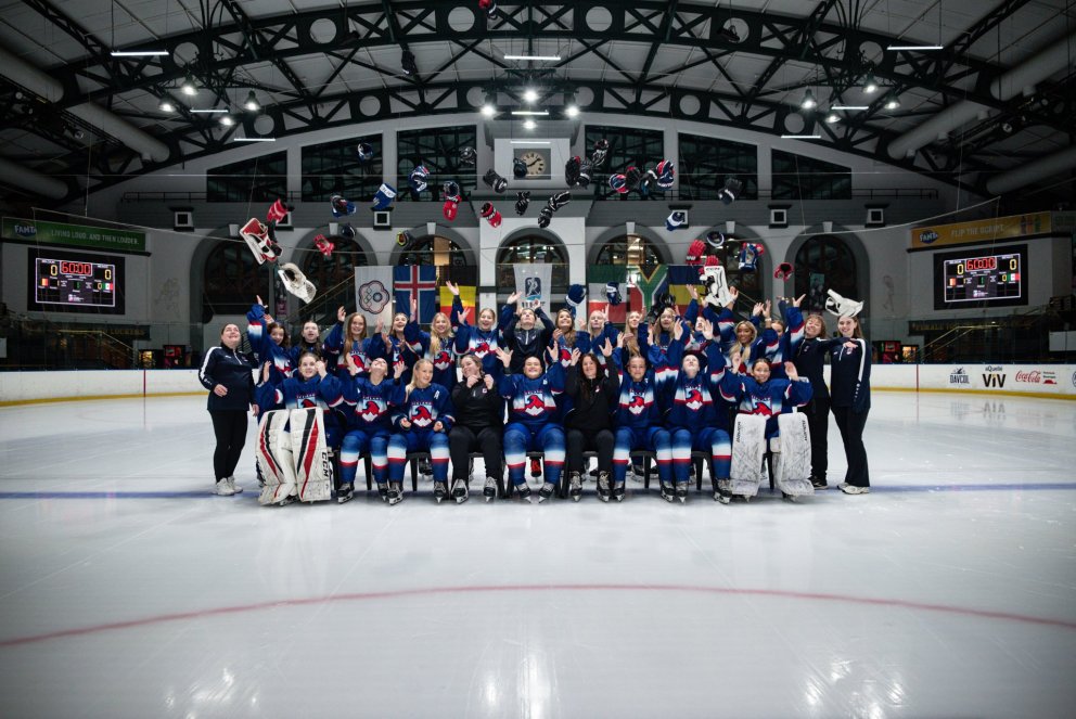 U18 landslið kvenna í íshokkí við keppi í Suður Afríku 2026