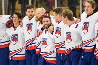 Kampakátir í leikslok. Ljósmynd Elvar Pálsson