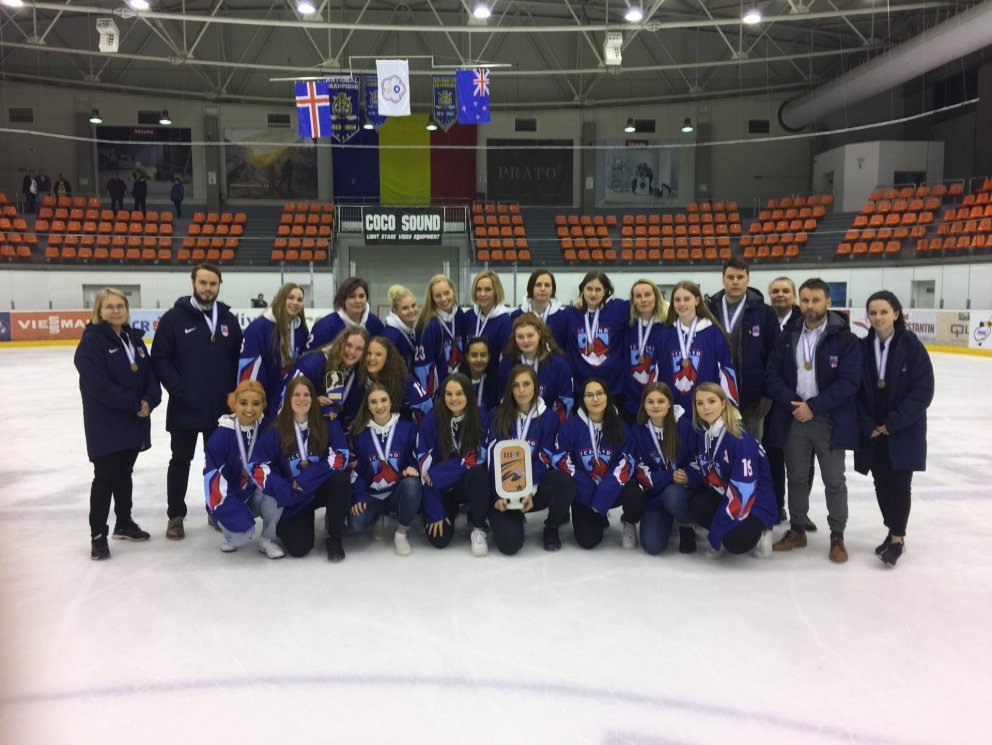 Íslenska kvennalandsliðið í íshokkí fékk brons