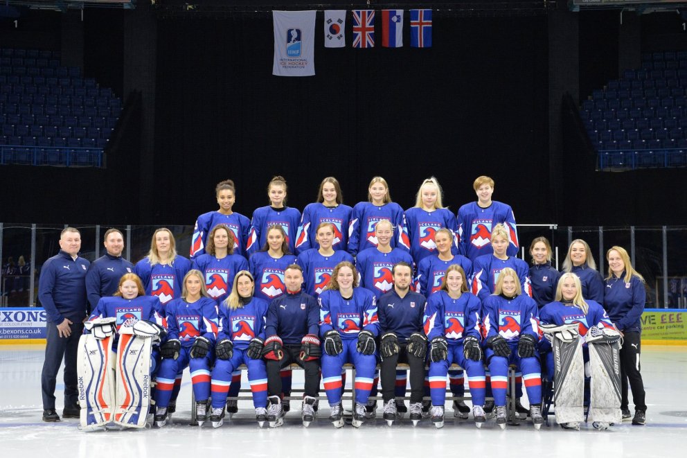 Kvennalandslið Íslands hefur leik í Englandi