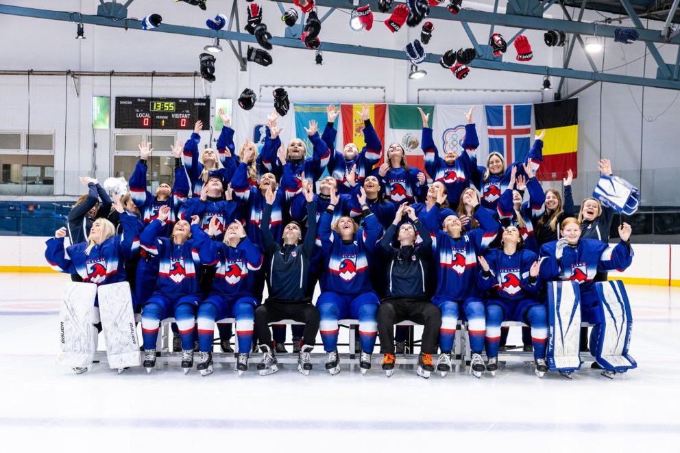 Kvennaliðið hélt sæti sínu í 2. deild A, mjög mikilvægt skref