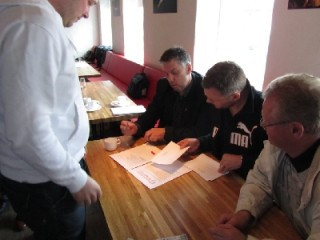 Kjörnefnd að störfum