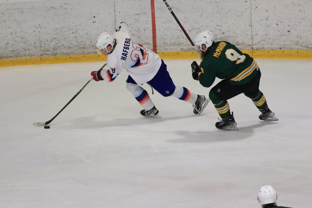 Róbert Hafberg í baráttunni við Ástralíu