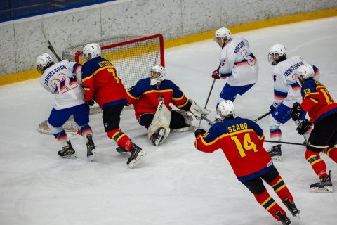 Rúmenar stálu af okkur sigri!