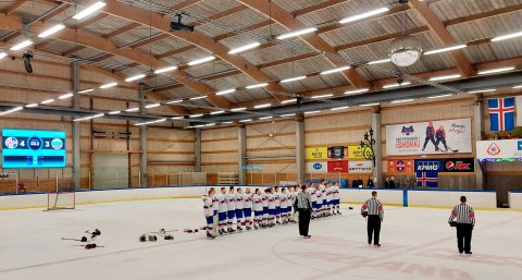 Í leikslok og úrslitin á töflunni