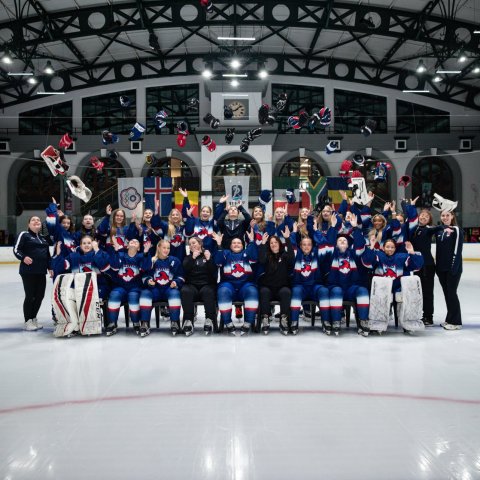 U18 landslið kvenna í íshokkí við keppi í Suður Afríku 2026