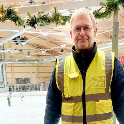 Jói komin í gula vestið í Skautahöllinni fyrir norðan