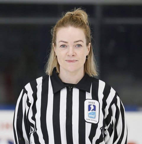 Elva Hjálmarsdóttir dæmir í TV-Pucken í Svíþjóð