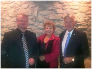 Jón Þór fararstjóri og Jan-Ake Edvinsson frá IIHF