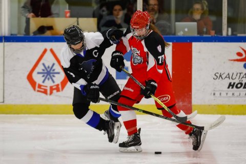 Hertz-deild kvenna hafin